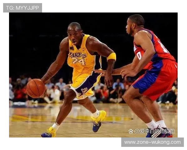 手抛球规则：双手过头、双脚着地与裁判要点