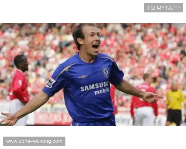 拜仁防线站位混乱、回防脱节，表面稳固难掩隐患