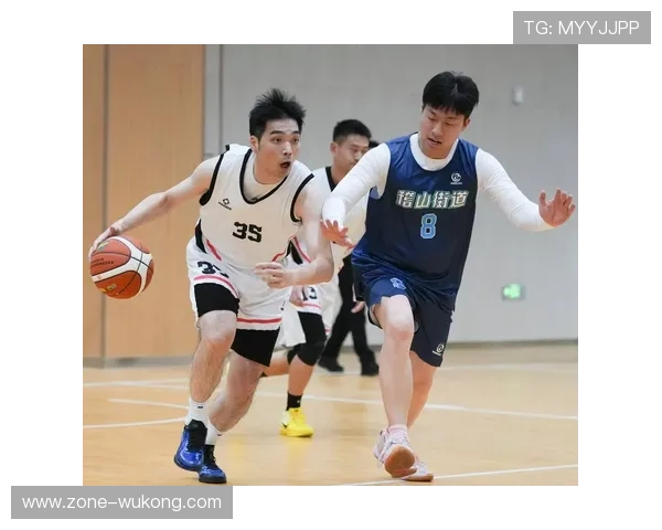 篮球比赛中裁判如何根据判罚优先级规则处理争议动作